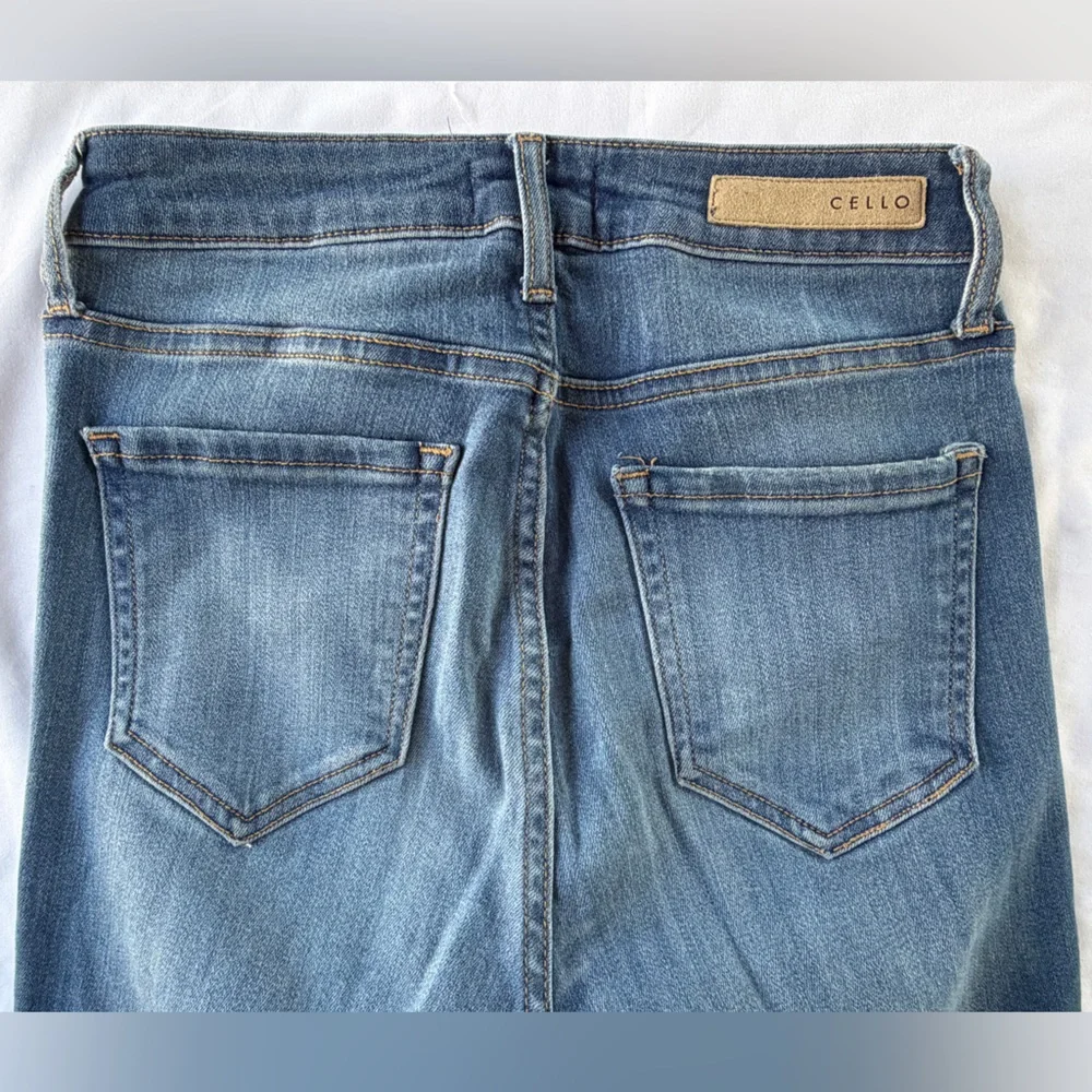 CELLO Distressed High-Rise Skinny Jeans - Picture 4 of 5